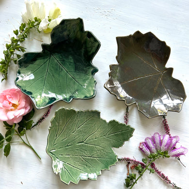 Set of three leaf stoneware bowls
