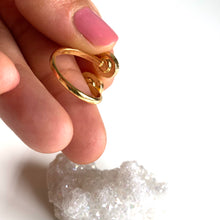 Load image into Gallery viewer, White Shell Golden Ring